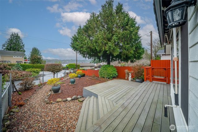 9800 Steamboat Island Road NW, Olympia, WA 98502