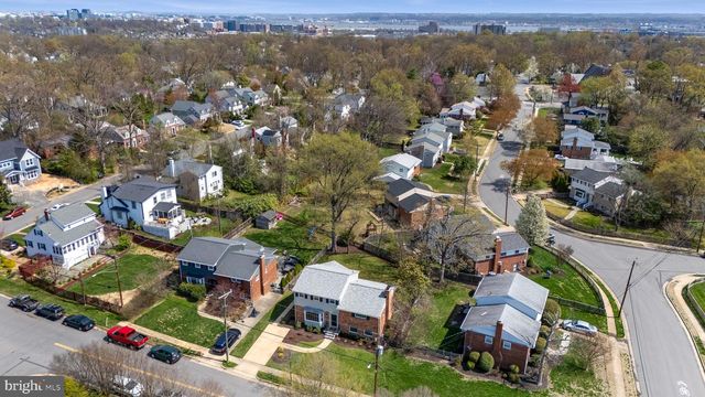 3003 FARM RD, Alexandria, VA 22302