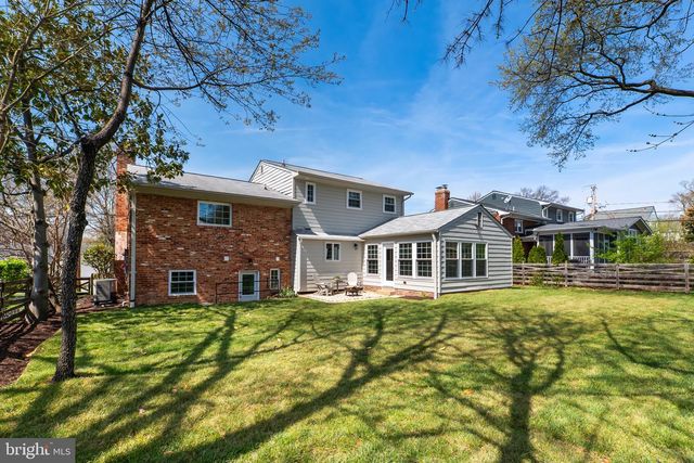 3003 FARM RD, Alexandria, VA 22302