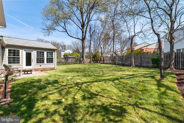 3003 FARM RD, Alexandria, VA 22302