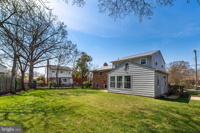 3003 FARM RD, Alexandria, VA 22302