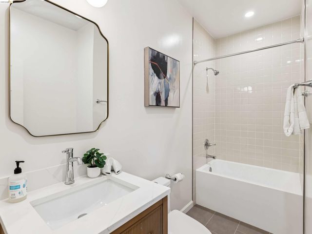 425 Central Ave, Alameda, CA 94501