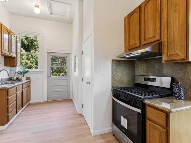 425 Central Ave, Alameda, CA 94501