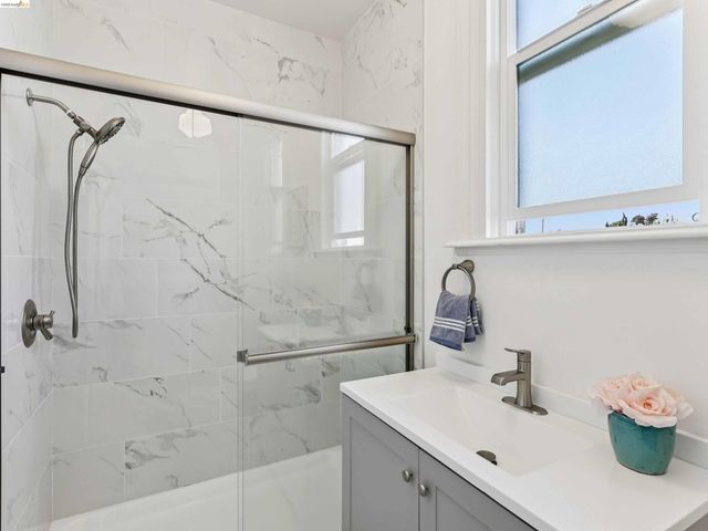 425 Central Ave, Alameda, CA 94501