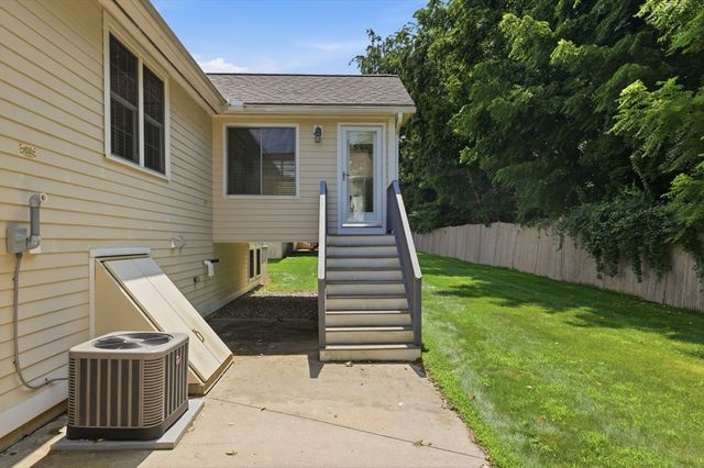 39 Russell Farm Dr 39, Methuen, MA 01844