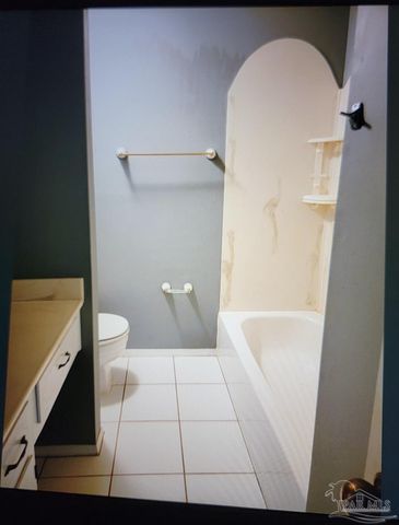 1500 Johnson Ave 221, Pensacola, FL 32514