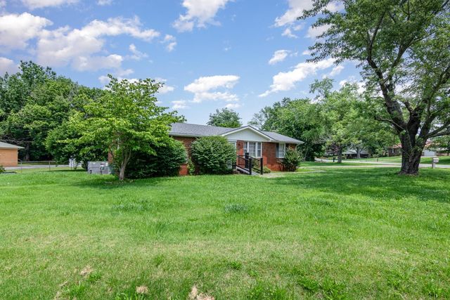 6103 Russell Dr, Clarksville, TN 37040