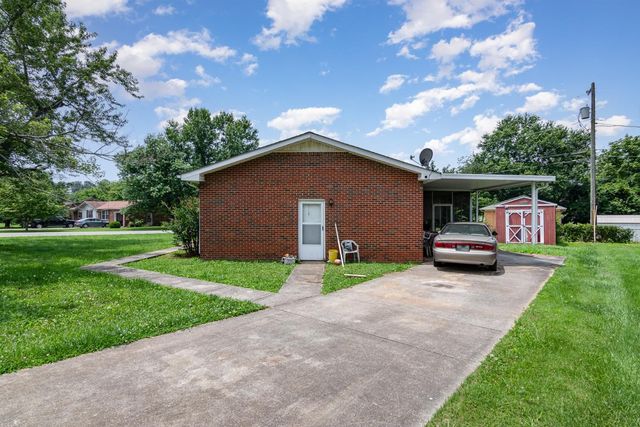 6103 Russell Dr, Clarksville, TN 37040