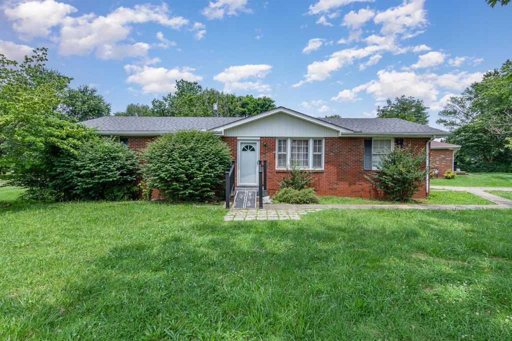 6103 Russell Dr, Clarksville, TN 37040