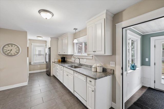 36 Lamprey Street, Manchester, NH 03102