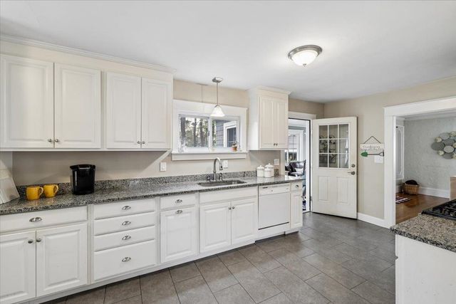 36 Lamprey Street, Manchester, NH 03102
