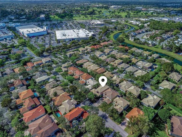 9057 SW 161st Ter, Palmetto Bay, FL 33157