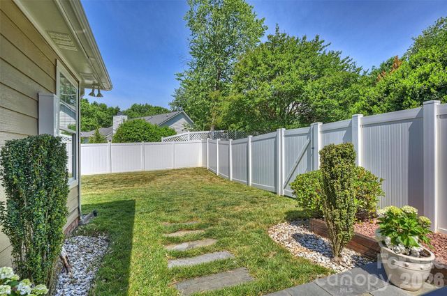 821 Mill Run Drive, Charlotte, NC 28209