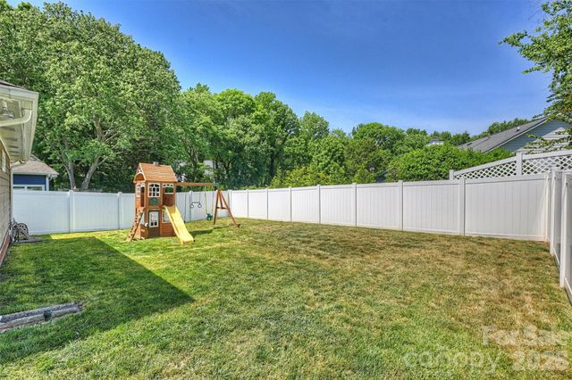 821 Mill Run Drive, Charlotte, NC 28209