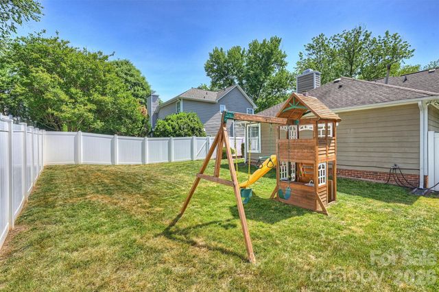 821 Mill Run Drive, Charlotte, NC 28209