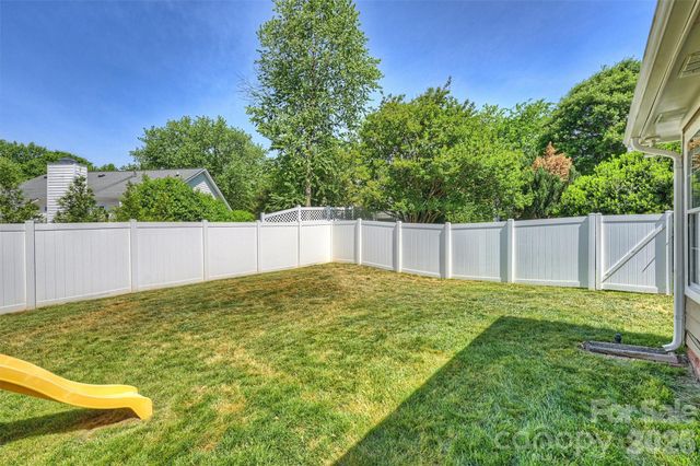 821 Mill Run Drive, Charlotte, NC 28209