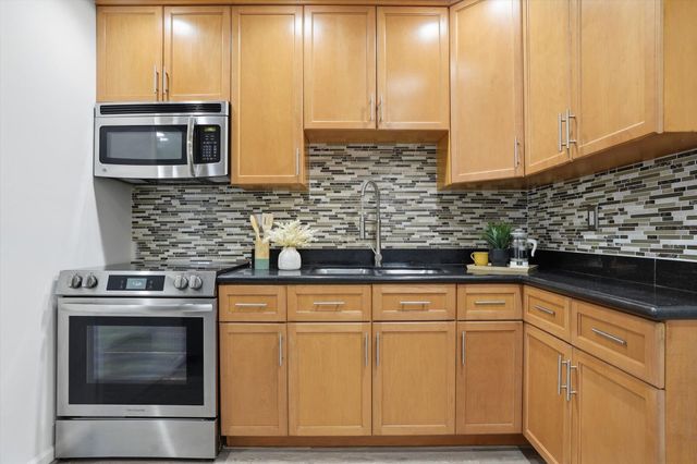 460 NW 136th Street, North Miami, FL 33168