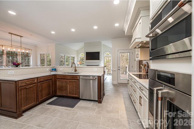 4137 2nd Street NW, Hickory, NC 28601