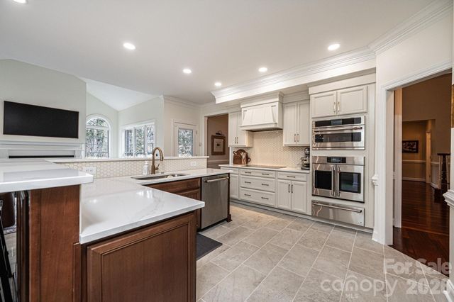 4137 2nd Street NW, Hickory, NC 28601