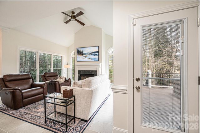 4137 2nd Street NW, Hickory, NC 28601