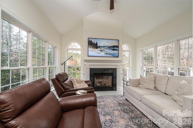 4137 2nd Street NW, Hickory, NC 28601