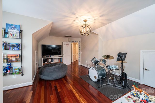 4137 2nd Street NW, Hickory, NC 28601