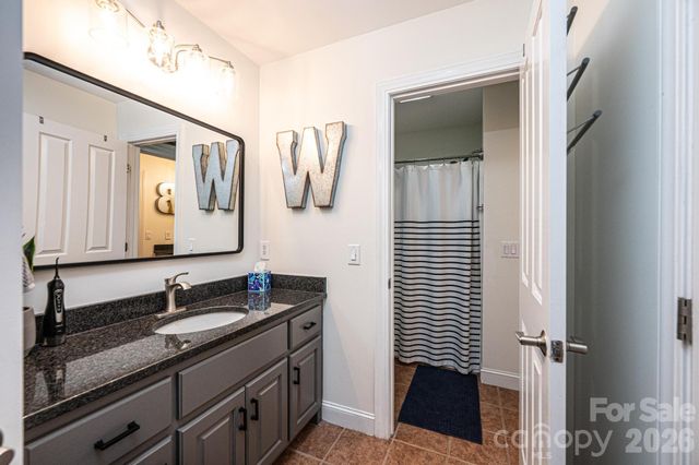 4137 2nd Street NW, Hickory, NC 28601