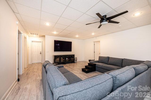 4137 2nd Street NW, Hickory, NC 28601