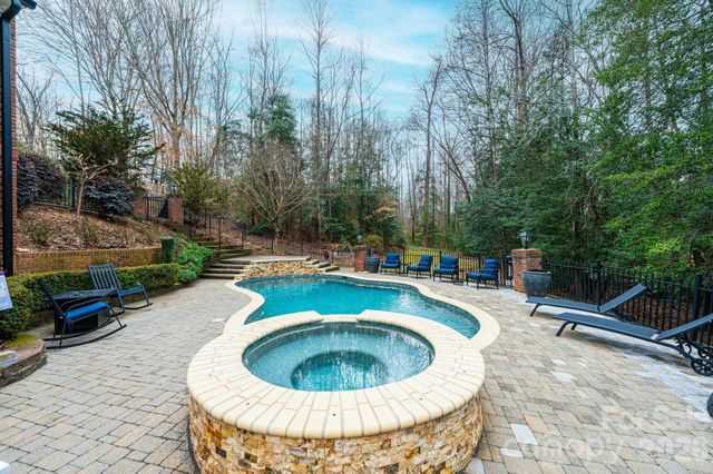 4137 2nd Street NW, Hickory, NC 28601