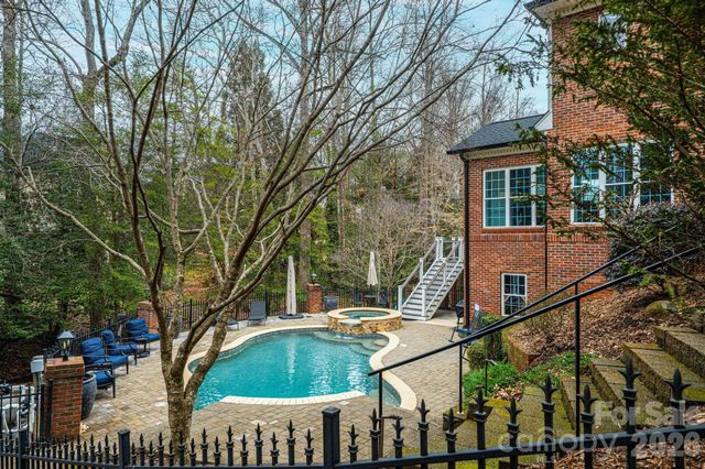 4137 2nd Street NW, Hickory, NC 28601