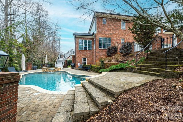 4137 2nd Street NW, Hickory, NC 28601