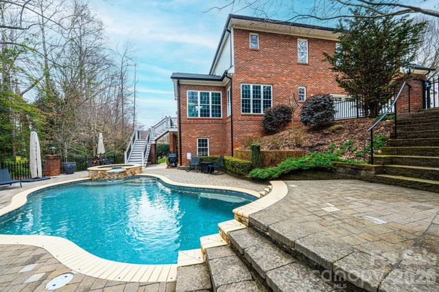 4137 2nd Street NW, Hickory, NC 28601