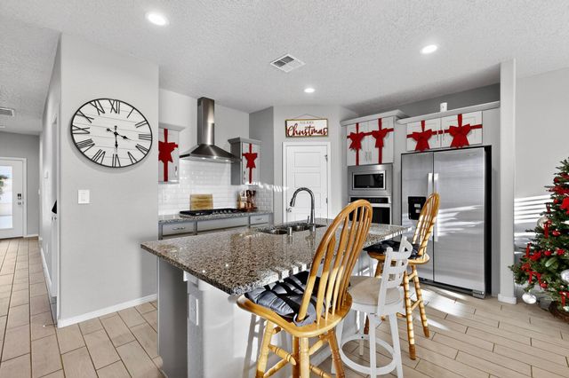 1933 Tesoro Loop NW, Los Lunas, NM 87031