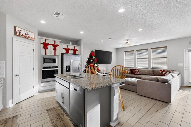 1933 Tesoro Loop NW, Los Lunas, NM 87031