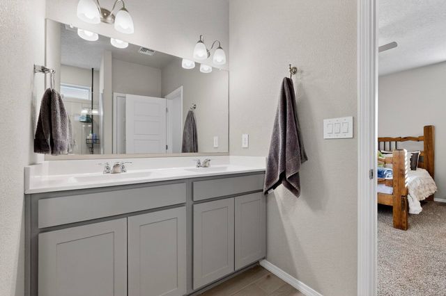 1933 Tesoro Loop NW, Los Lunas, NM 87031