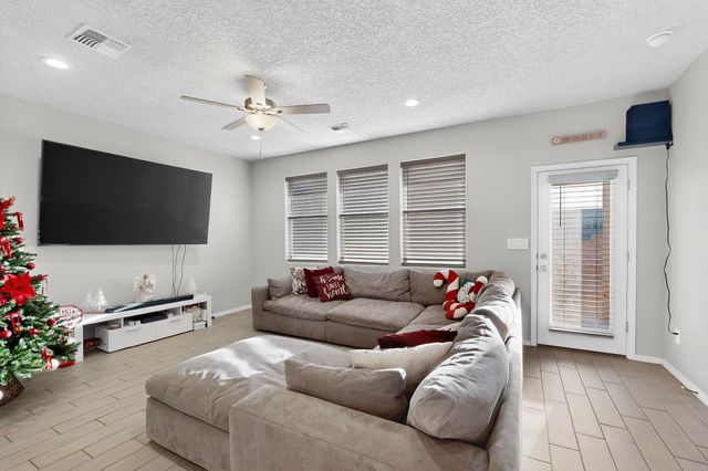 1933 Tesoro Loop NW, Los Lunas, NM 87031