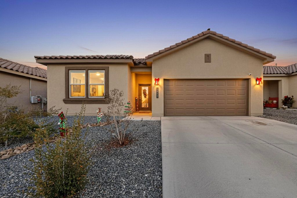 1933 Tesoro Loop NW, Los Lunas, NM 87031