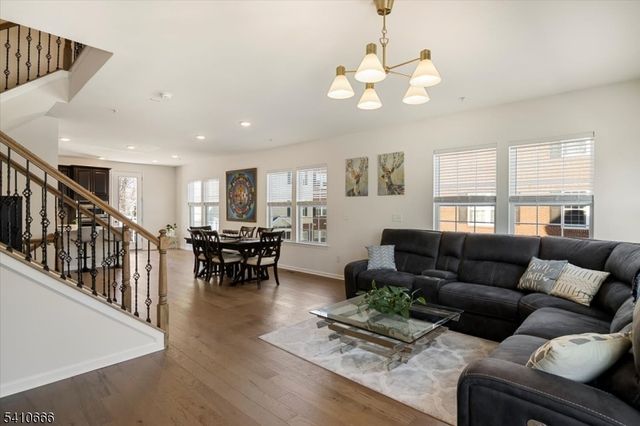 55 Landmark Ln, Fair Lawn Boro, NJ 07410