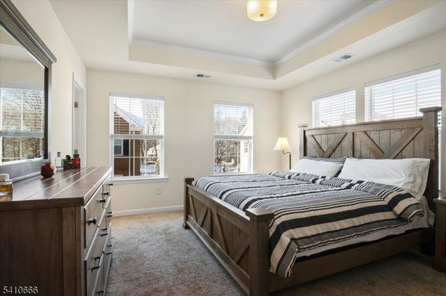 55 Landmark Ln, Fair Lawn Boro, NJ 07410