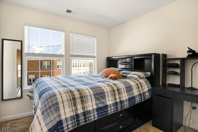 55 Landmark Ln, Fair Lawn Boro, NJ 07410