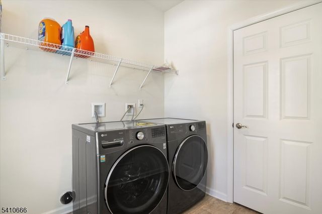 55 Landmark Ln, Fair Lawn Boro, NJ 07410