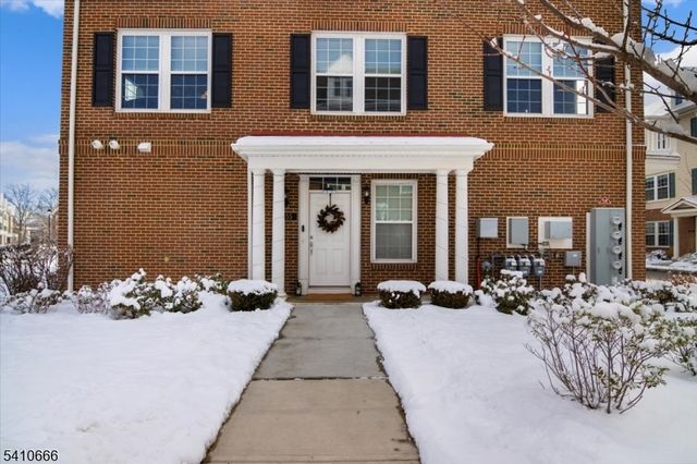 55 Landmark Ln, Fair Lawn Boro, NJ 07410