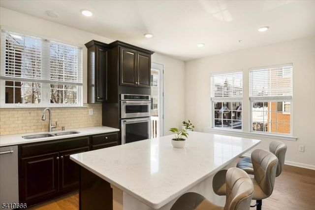 55 Landmark Ln, Fair Lawn Boro, NJ 07410