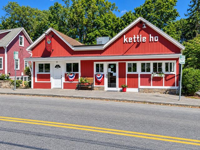 248 Poponessett Rd Road, Cotuit, MA 02635