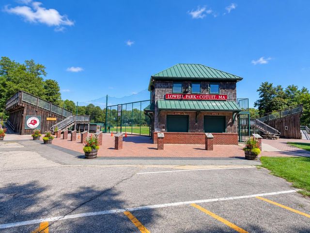 248 Poponessett Rd Road, Cotuit, MA 02635