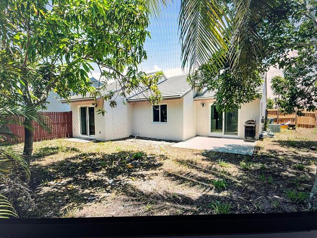 5856 Strawberry Lakes Circle, Lake Worth, FL 33463