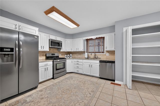 522 Lee Town Drive, Pea Ridge, AR 72751