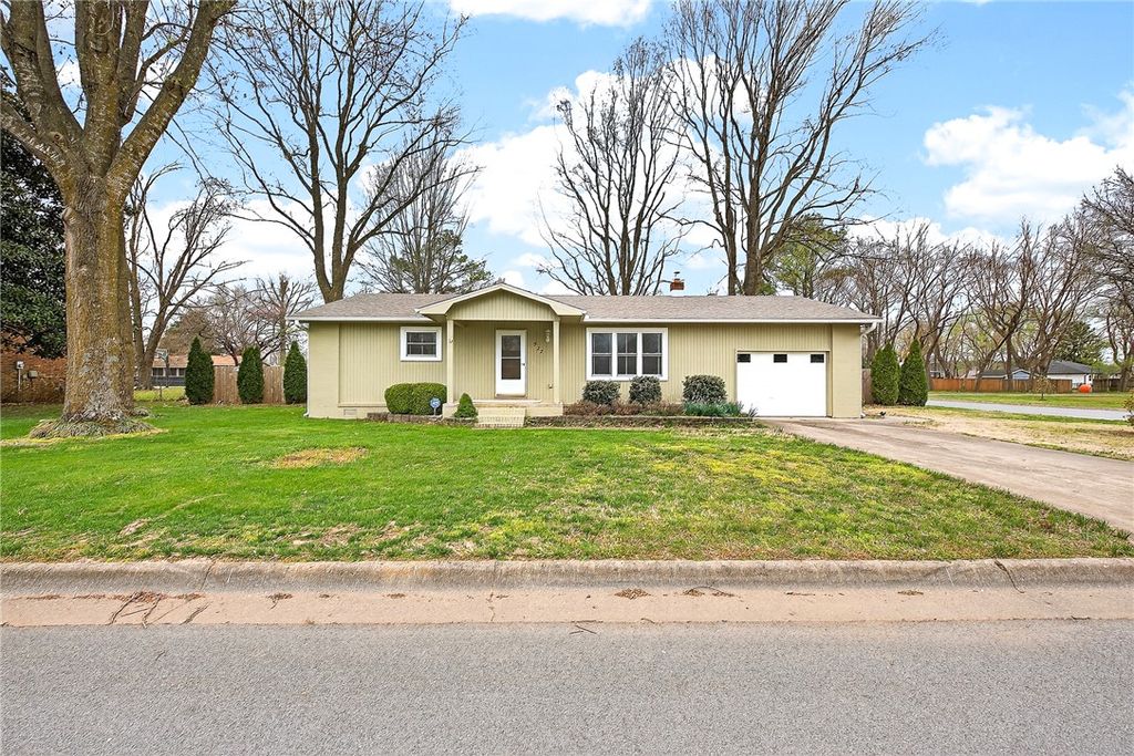 522 Lee Town Drive, Pea Ridge, AR 72751