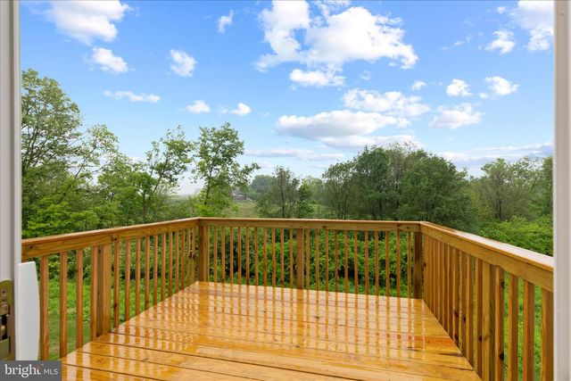 10 STREAM DR, Carlisle, PA 17013