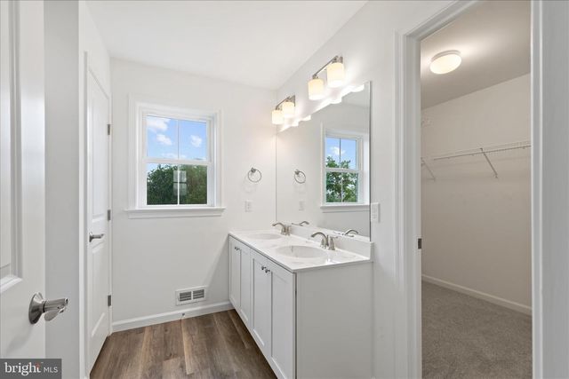 10 STREAM DR, Carlisle, PA 17013